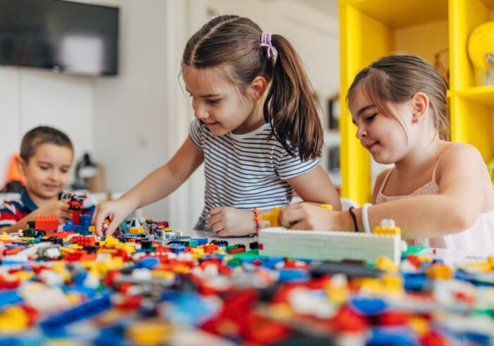 Zabawa konstrukcyjna dzieci