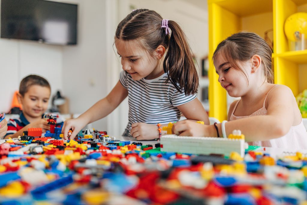 Zabawa konstrukcyjna dzieci
